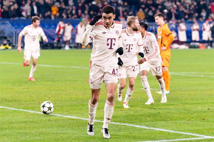 Jamal Musiala celebra un gol con el Bayern Múnich