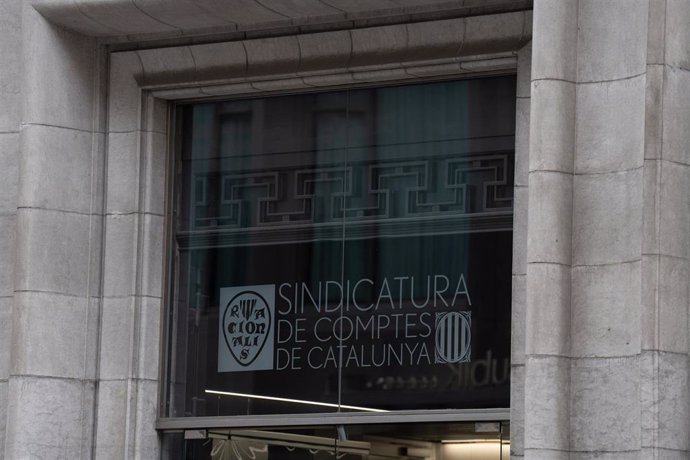 Archivo - Fachada de la sede de la sindicatura de Cuentas en Vía Laietana 60, a 9 de febrero de 2024, en Barcelona, Catalunya (España). La Sindicatura de Cuentas es un órgano fiscalizador externo de las cuentas, la gestión económica y el control financier