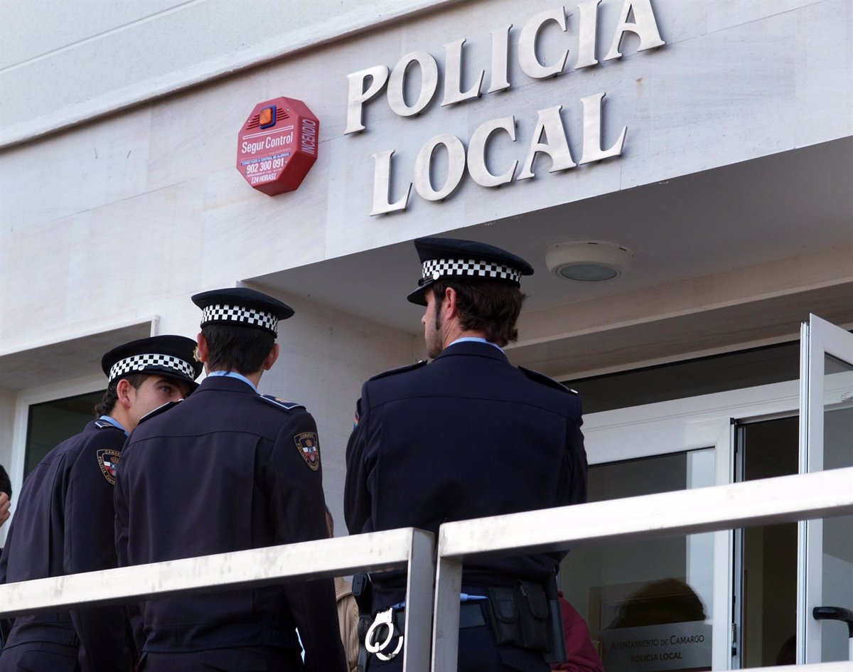 Publicadas las bases de la oposición para cubrir cinco plazas de Policía Local en Camargo