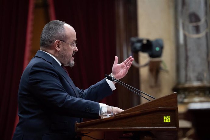 El líder del PP en el Parlament, Alejandro Fernández, en la Cámara catalana, a 18 de diciembre de 2024