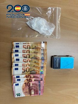 Dinero, droga y efectos incautados en la operación en Don Benito.