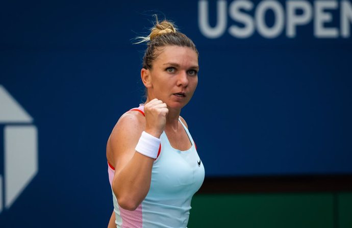 Archivo - Simona Halep of Romania in action during the first round of the 2022 US Open Grand Slam tennis tournament against Daria Snigur of Ukraine