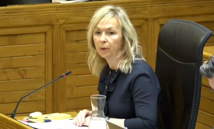 La portavoz de Vox, Sara Álvarez Rouco, interviene en el Pleno Municipal gijonés.