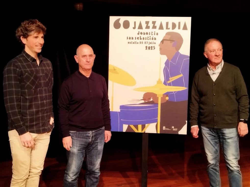 Jon Insausti, José Luis Lanzagorta y Miguel Martín con el cartel de la 60 edición del Jazzaldia.