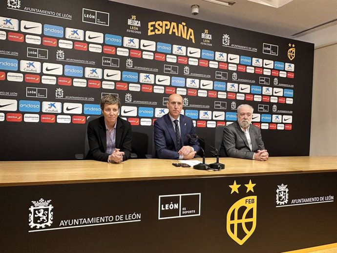 El alcalde de León, durante la presentación del encuentro.