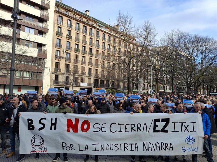 Concentración de trabajadores de BSH en contra del cierre de la planta de Esquíroz.