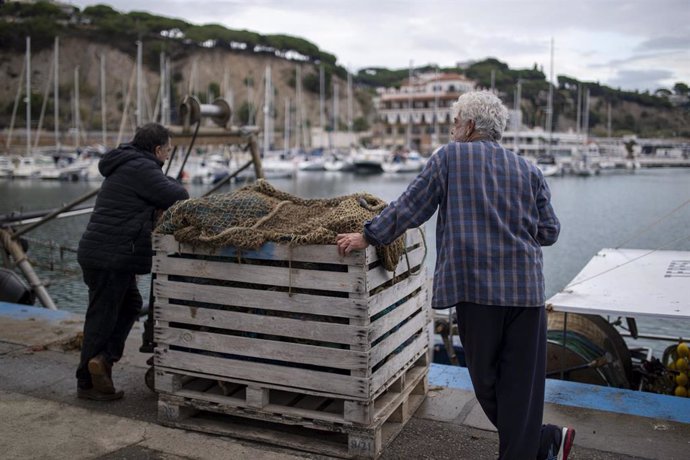 Varios pescadores