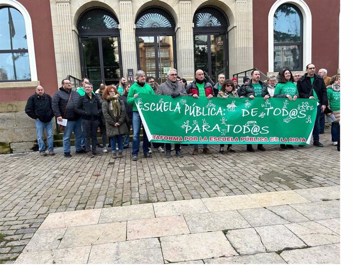 Concentración frente al IES Sagasta