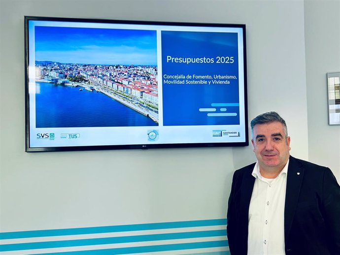 El concejal de Fomento, Urbanismo, Movilidad Sostenible y Vivienda de Santander, Agustín Navarro, presenta los presupuestos de su departamento para 2025