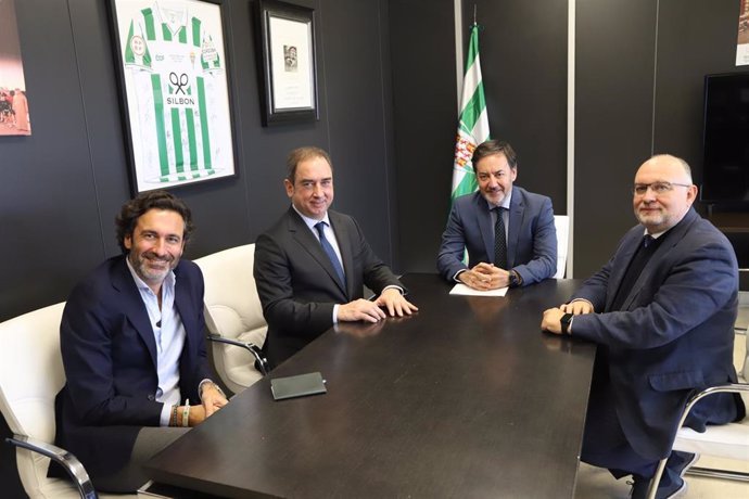 Fabio Gómez-Estern y Antonio Fernández Monterrubio (centro), durante su reunión.