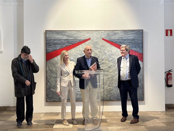 Presentación de la exposición sobre el canario Manuel Padorno en la sala de exposiciones La Pasión de Valladolid.