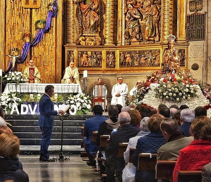 El alcalde de Logroño, Conrado Escobar, ha participado en los actos organizados en honor a la patrona de ciudad, la Virgen de la Esperanza, y ha pronunciado un emotivo discurso durante la tradicional misa solemne que se celebra en Santiago el Real