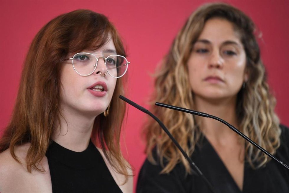 Archivo - La secretaria de Comunicación de Sumar, Elizabeth Duval, y la Secretaria de Organización de Sumar, Lara Hernández, ofrecen una rueda de prensa con motivo del comienzo del curso político, en el Espacio Rastro, a 2 de septiembre de 2024, en Madr