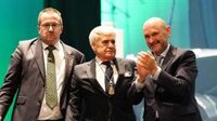 Louzán debuta en el homenaje a su antecesor Pedro Rocha por el fútbol extremeño