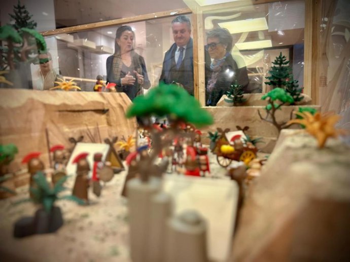 Belén de Playmobil instalado en el Paseo de Almería.