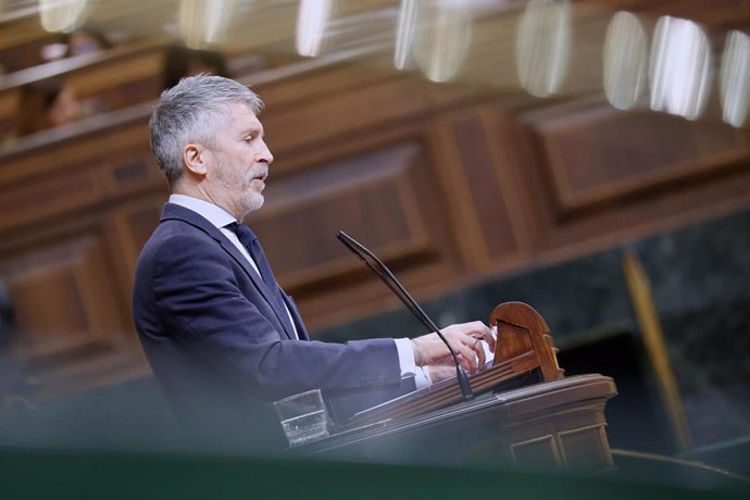 El ministro de Interior, Fernando Grande-Marlaska, interviene durante una sesión plenaria en el Congreso de los Diputados