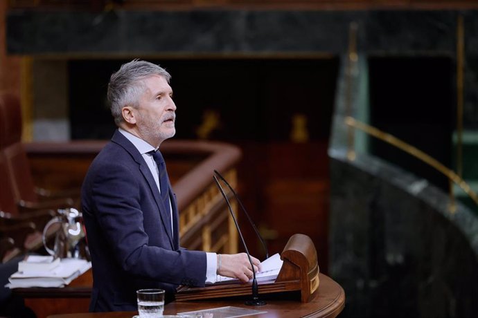 El ministro de Interior, Fernando Grande-Marlaska, interviene durante una sesión plenaria, en el Congreso de los Diputados, a 18 de diciembre de 2024, en Madrid (España). 