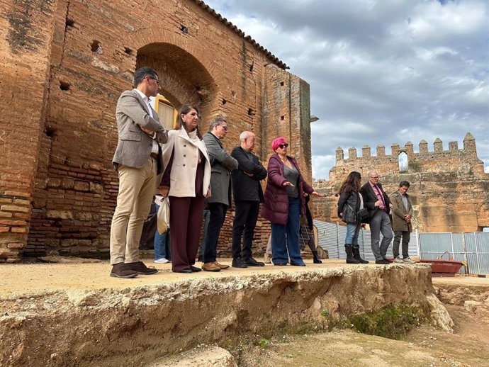 Los miembros de la Comisión Provincial de Patrimonio de Huelva, en Niebla.