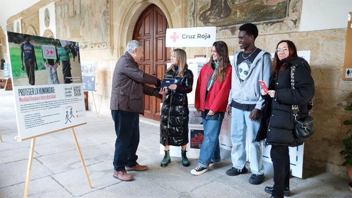 Una exposición en el complejo cultural San Francisco de Cáceres muestra la realidad de las personas migrantes