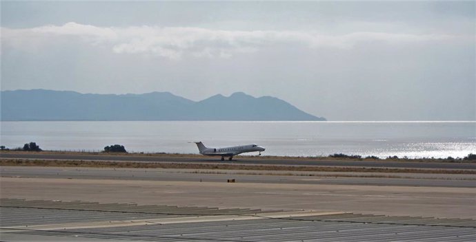 Archivo - Aeropuerto de Almería.