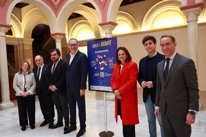 Presentación de la iniciativa de 'Aula de Debate', en la Casa de la Provincia.