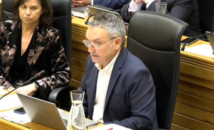 Gilberto Villoria, concejal de Infraestucturas Urbanas y Rurales, en el Pleno Municipal de Gijón.