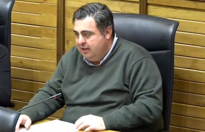 Pelayo Barcia, concejal de Tráfico, Movilidad y Transporte Urbano de Gijón, interviene en el Pleno Municipal gijonés.