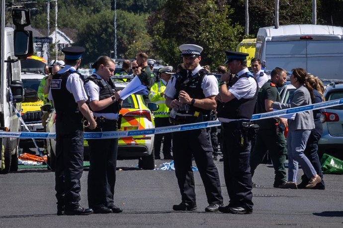 Archivo - Agentes de Policía de Reino Unido en la ciudad de Southport tras un apuñalamiento múltiple de mujeres