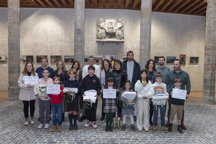 Nueve alumnos reconocidos en el Concurso de Tarjetas Navideñas del Ayuntamiento de Pamplona.