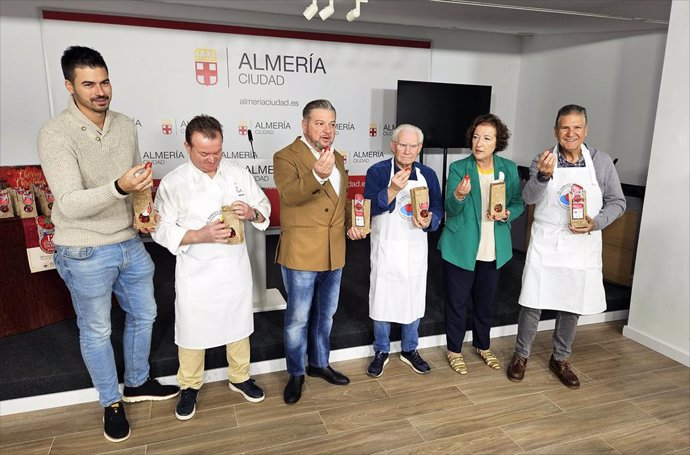 Presentación de las campanadas con tomates cherry de Almería.