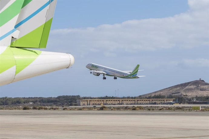 Archivo - La aerolínea Binter conectará Valencia con Canarias con ocho frecuencias semanales