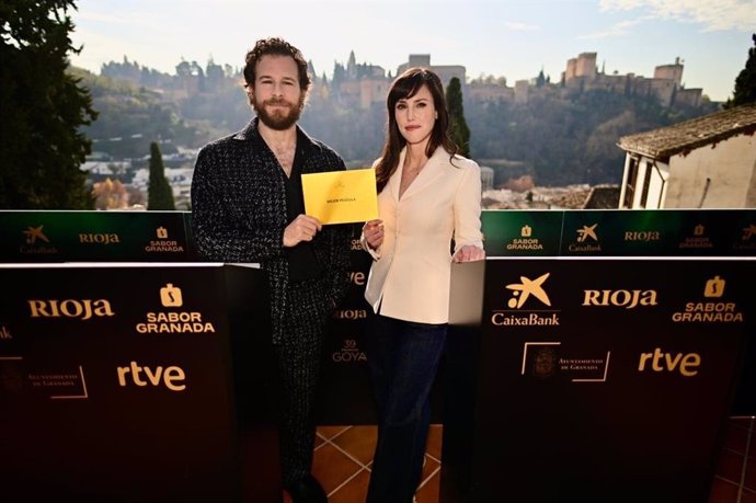 Los actores Álvaro Cervantes y Natalia de Molina realizan la lectura de los nominados para los premios Goya