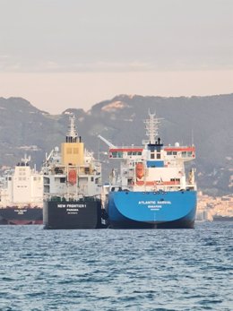 Suministro de GPL entre dos buques fondeados en el Puerto de Algeciras