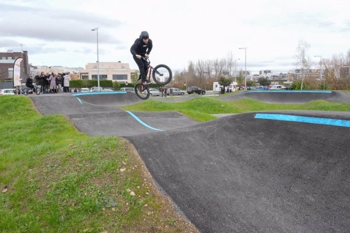 Nueva zona de juegos y deporte en el barrio de Zabalgana