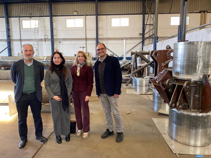 La delegada territorial de Industria, Inmaculada Olivero, en la empresa Culmar.