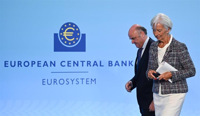 Archivo - 18 July 2024, Hesse, Frankfurt/Main: President of the European Central Bank (ECB) Christine Lagarde and Vice President Luis de Guindos leave the press conference at the ECB headquarters. Photo: Arne Dedert/dpa