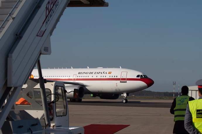 Archivo - El avión presidencial, Falcon, a su llegada al Aeropuerto Internacional Mohammed V, a 1 de febrero de 2023, en Rabat (Marruecos). Sánchez viaja a Marruecos para participar en la XII Reunión de Alto Nivel Marruecos-España, que comienza hoy y term