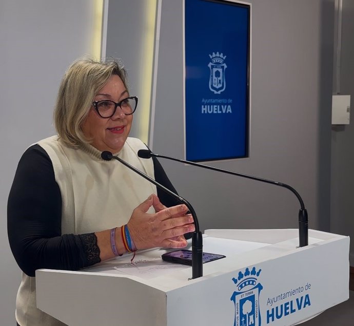 La concejal de Con Andalucía (Izquierda Unida, Podemos, Iniciativa) en el Ayuntamiento de Huelva, Mónica Rossi, llevará al Pleno municipal.