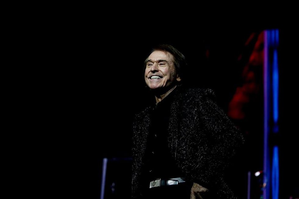 Archivo - El cantante Raphael durante un concierto en el Wizink Center, a 16 de diciembre de 2021, en Madrid (España). Raphael, uno de los artistas españoles más reconocidos nacional e internacionalmente, ha regresado a los escenarios para celebrar 60 a