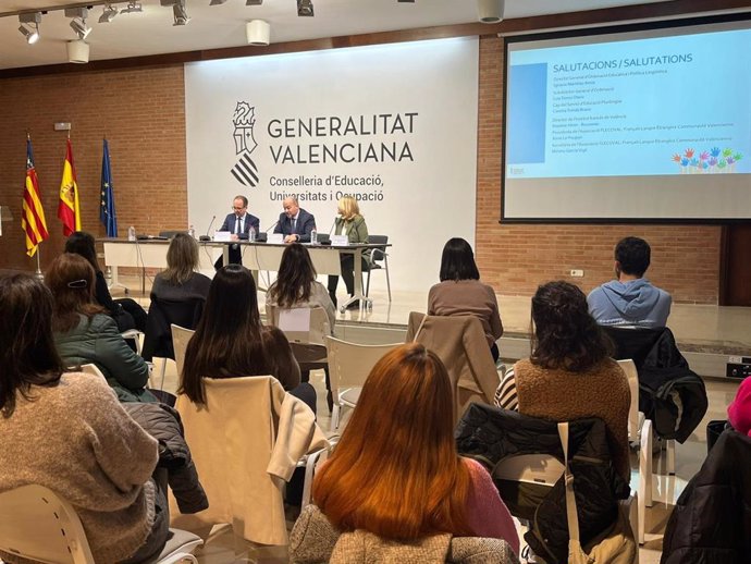 Educació organitza una jornada formativa amb els auxiliars de conversa de francès dels centres educatius