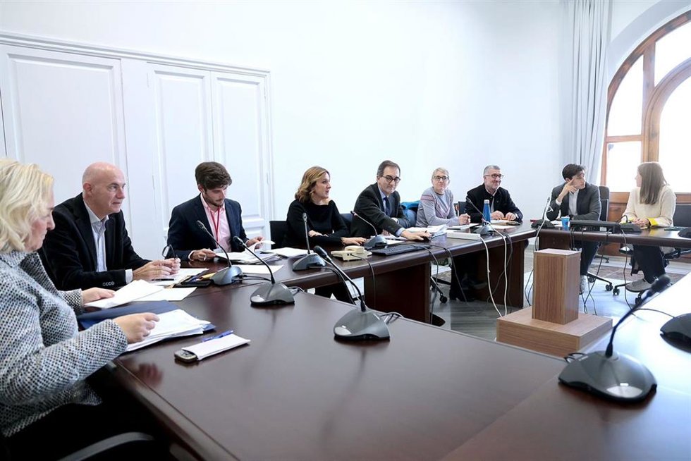 Imagen de la reunión de la comisión de estudio sobre la gestión de la dana celebrada en el Ayuntamiento de Valncia para aprobar su plan de trabajo.