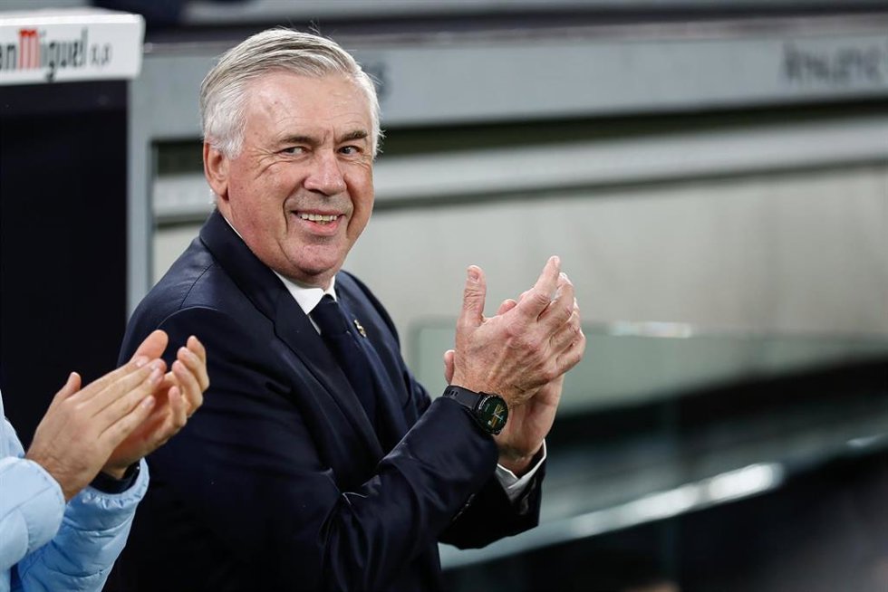 El entrenador del Real Madrid, Carlos Ancelotti, ante el Rayo Vallecano.