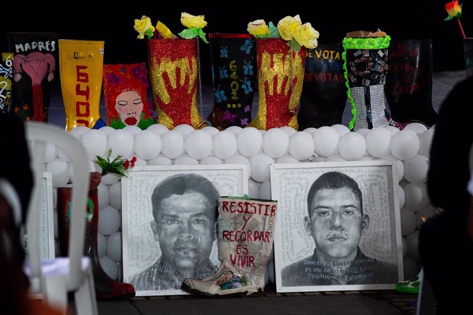 Archivo - October 3, 2023, Bogota, Cundinamarca, Colombia: Portraits of victims of false positives are placed as the Colombian government hosts a public apology on the cases of false positives 'Extrajudicial killings' perpetrated by Colombian military per