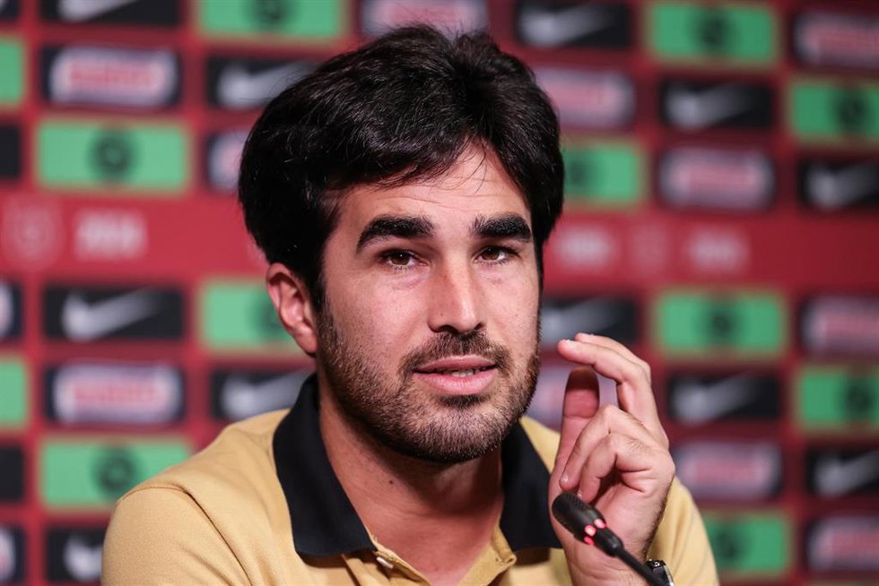 Archivo - El entrenador del Bara Femení, Pere Romeu, en rueda de prensa