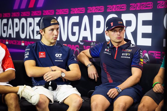 Archivo - LAWSON Liam (nzl), Scuderia AlphaTauri AT04, VERSTAPPEN Max (ned), Red Bull Racing RB19, portrait during the 2023 Formula 1 Singapore Airlines Singapore Grand Prix, 15th round of the 2023 Formula One World Championship from September 15 to 17, 2