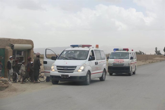 Archivo - Ambulancias en la provincia de Paktika, Afganistán (archivo)