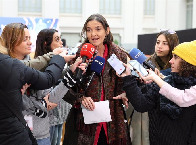 La portavoz del PSOE en el Ayuntamiento de Madrid, Reyes Maroto, ofrece declaraciones a los medios  