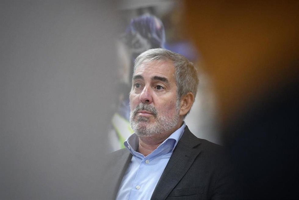 Archivo - El presidente de Canarias, Fernando Clavijo, durante la comparecencia ante los medios de comunicación, en la Sede de la Delegación del Gobierno de Canarias, a 17 de septiembre de 2024, en Madrid (España). Dicho acto se produce tras la reunión 