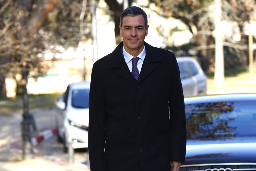El Presidente del Gobierno, Pedro Sánchez, a su llegada al Tanatorio de San Isidro, a 17 de diciembre de 2024, en Madrid (España).