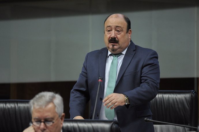 El diputado de Vox en la Asamblea de Extremadura Juan José García García en el pleno de la Cámara regional